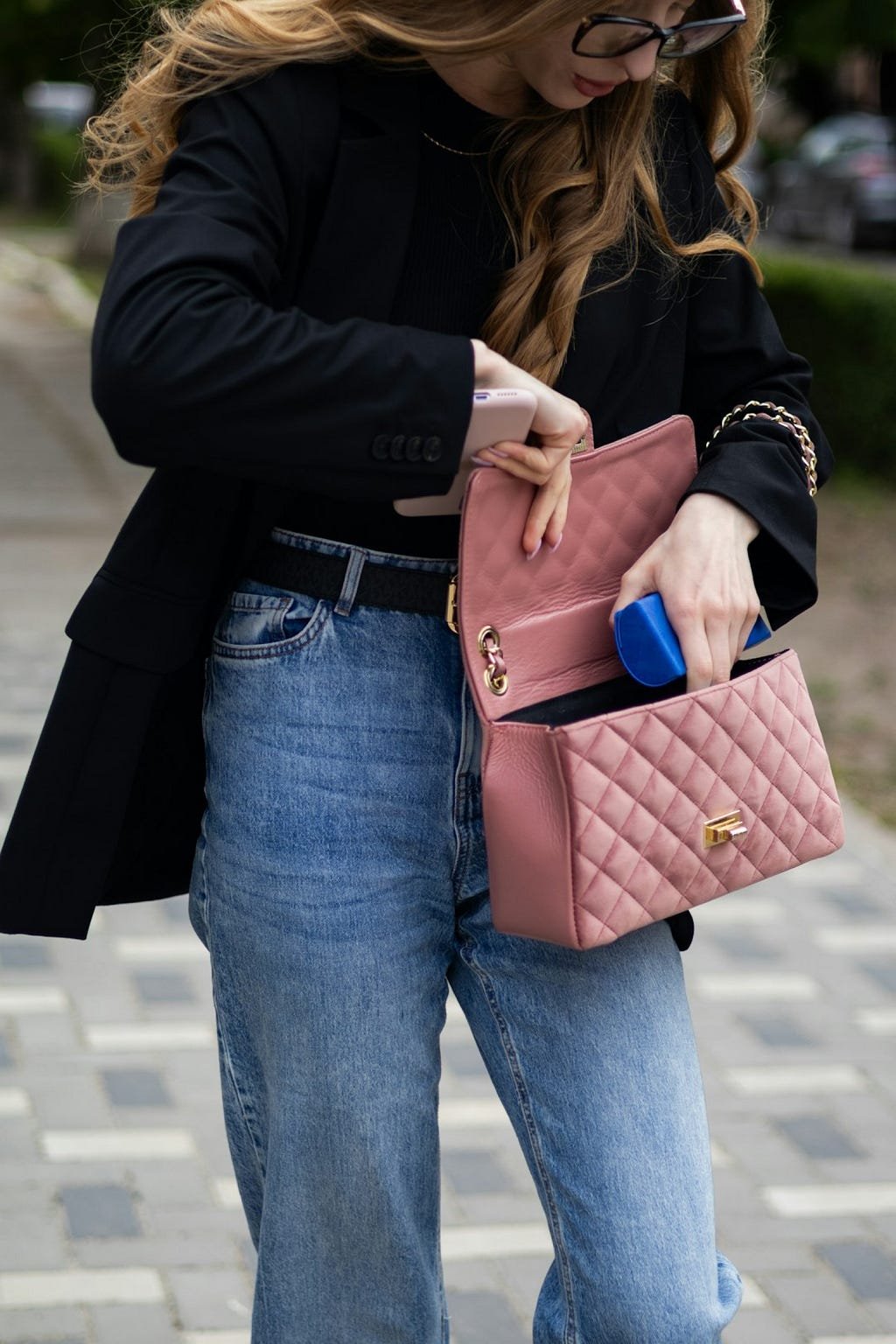 Handbag Mayhem: Because Nobody Knows You Like Your Handbag Does